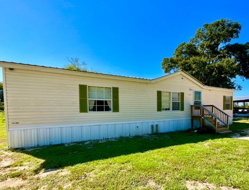 Roomy 3/2 Double-Wide Mobile Home in Marianna Park – photo 1