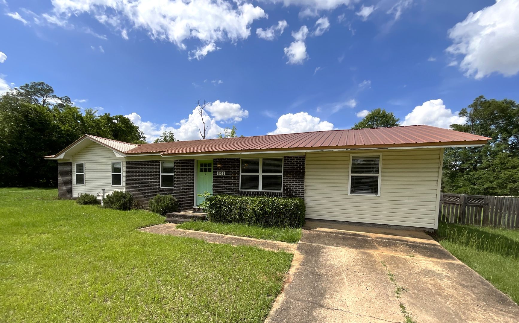 Marianna House: 4978 Camellia Drive
