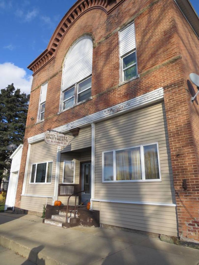 Alma Center Apartment: 117 N Church St