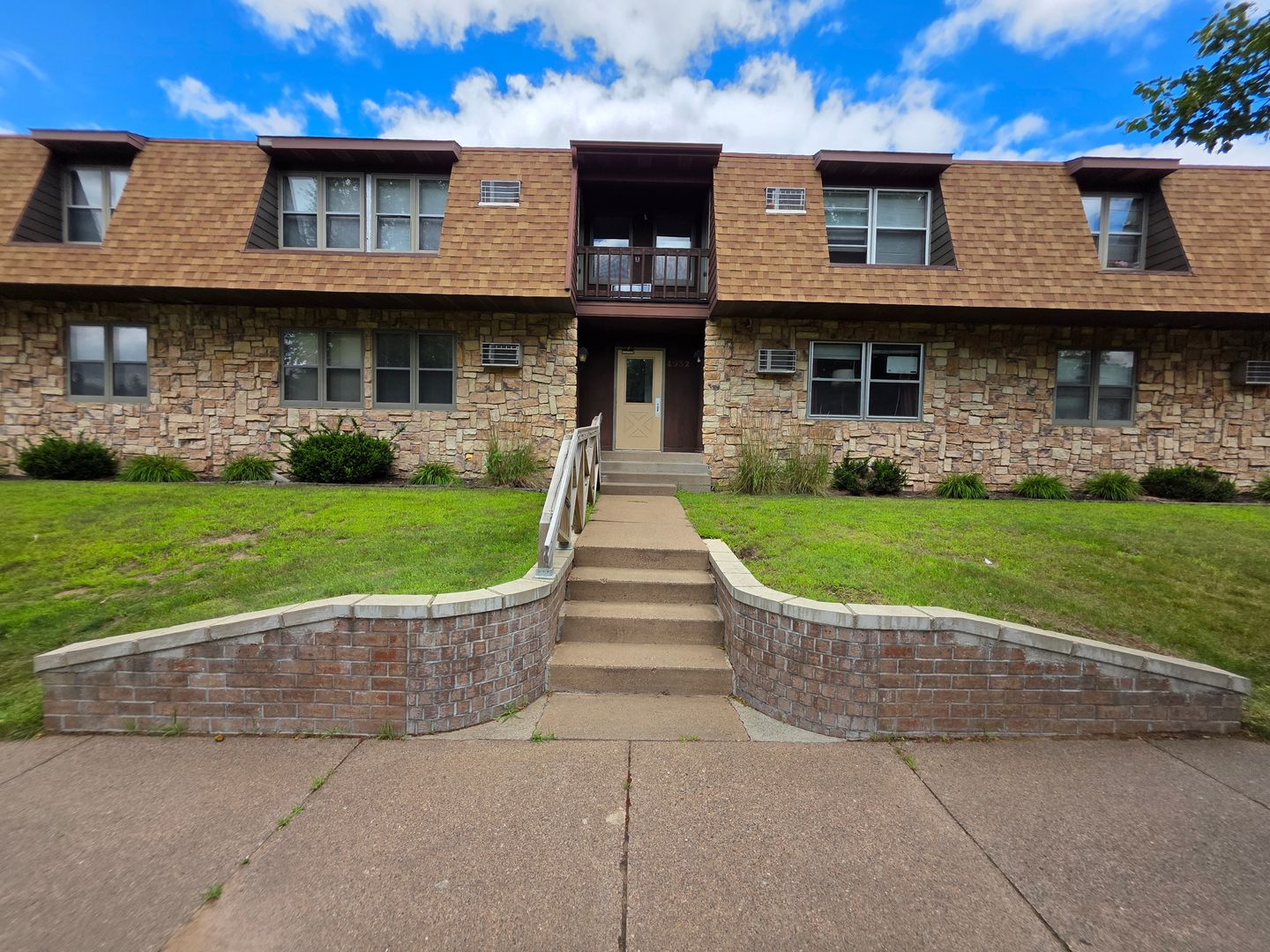 Eau Claire Apartment: 4932 Coventry Court