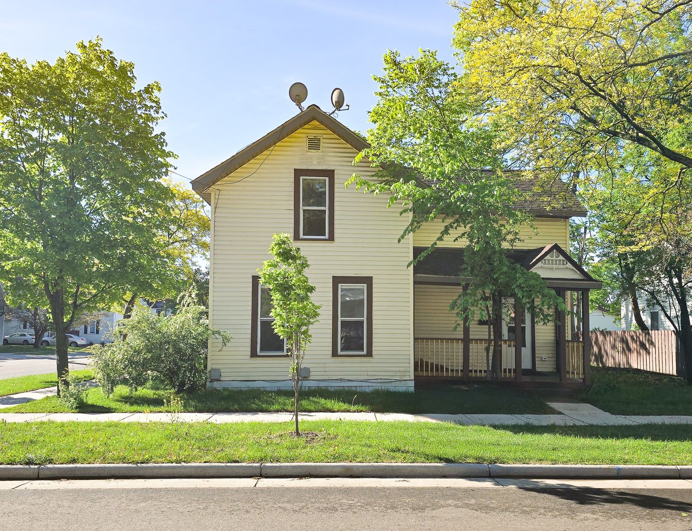 Eau Claire House: 417 Marston Ave