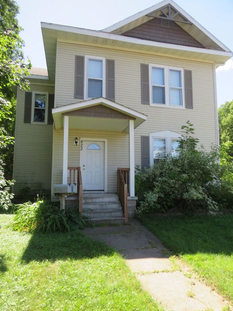 Chippewa Falls Apartment: 422 Superior St