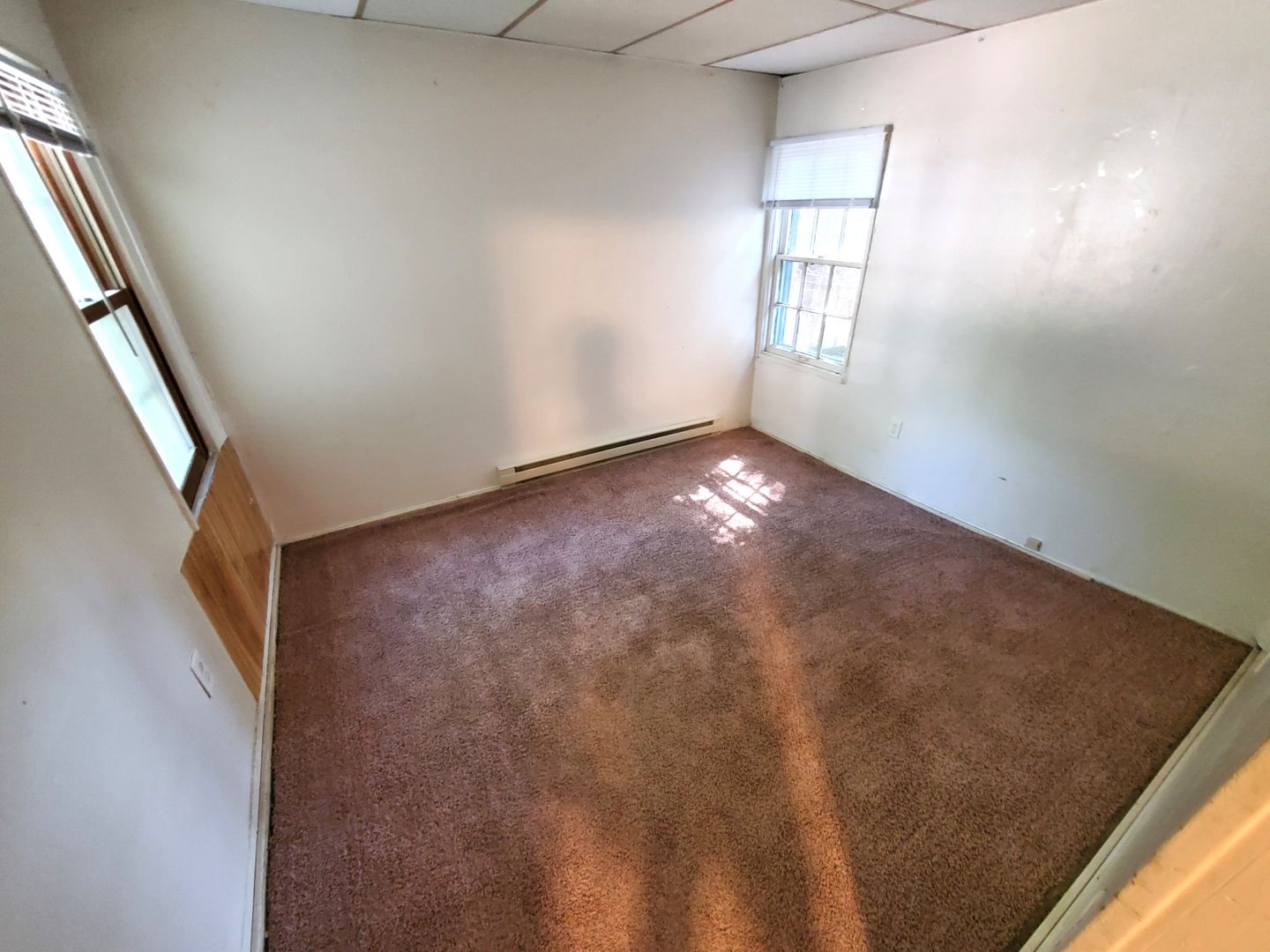 Eau Claire Apartment: 2123 4th St