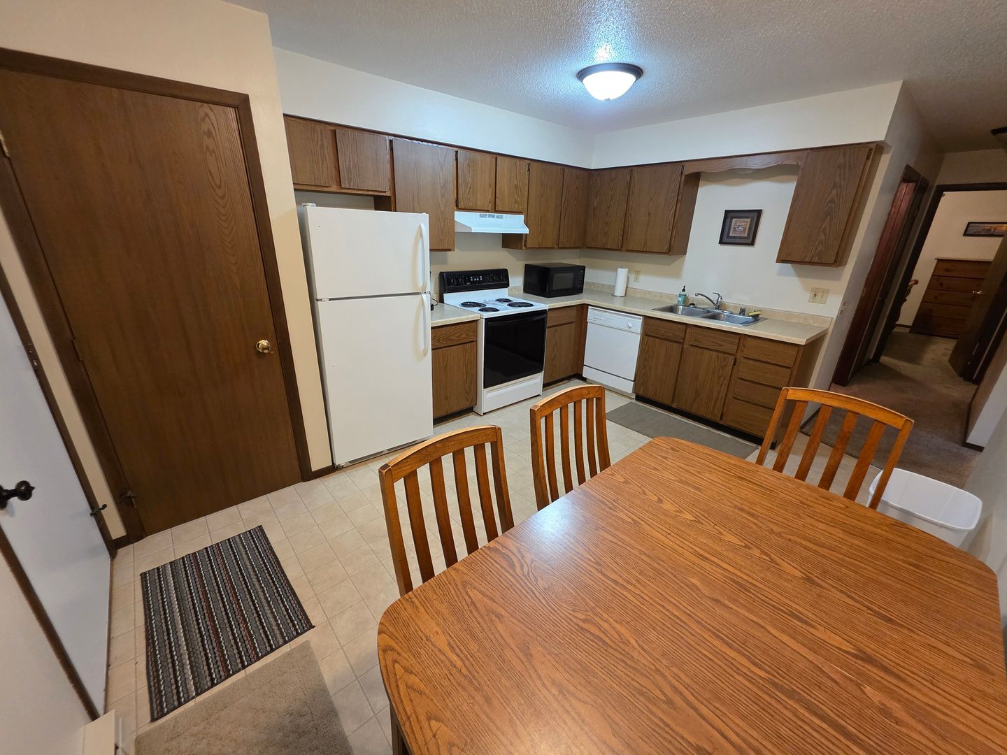 Eau Claire Apartment: 1832 6th Street