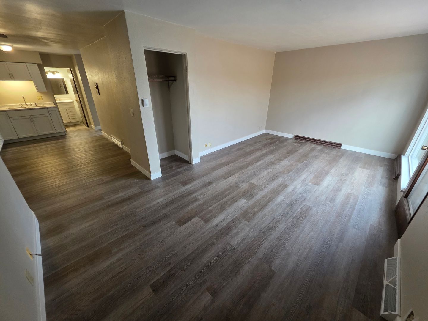 Eau Claire Apartment: 2805 Thomas Dr