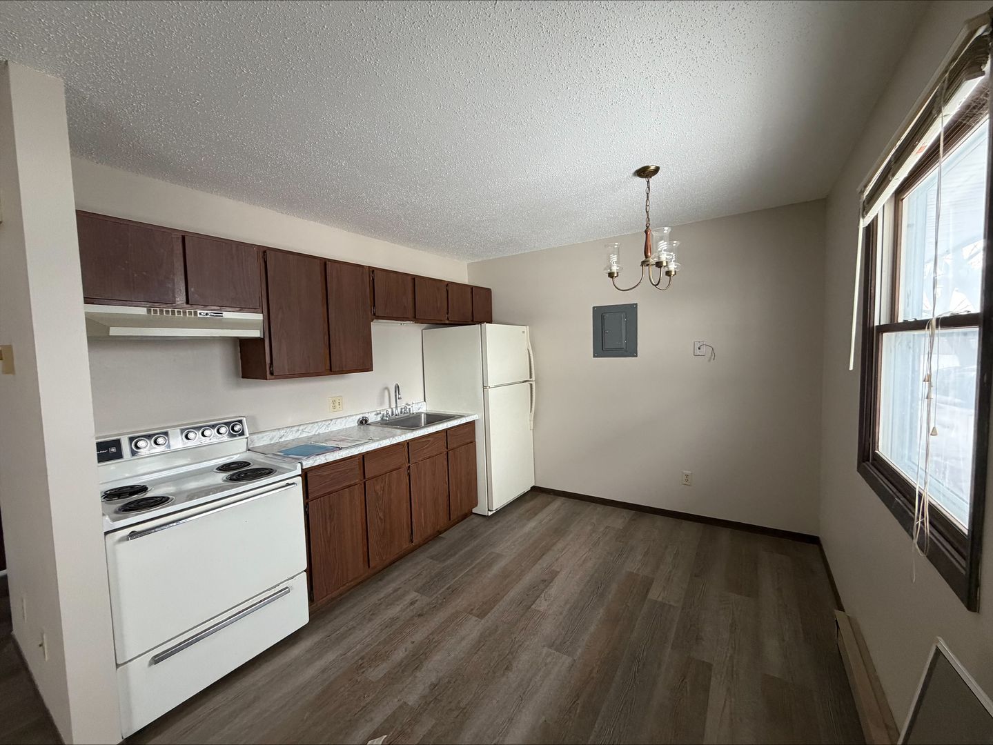 Chippewa Falls Apartment: 928 1st Ave