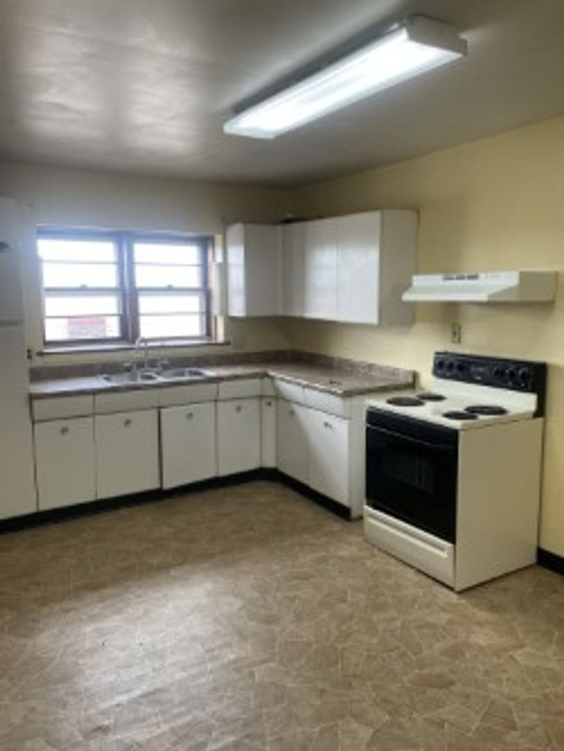 Alma Center Apartment: 117 N Church St