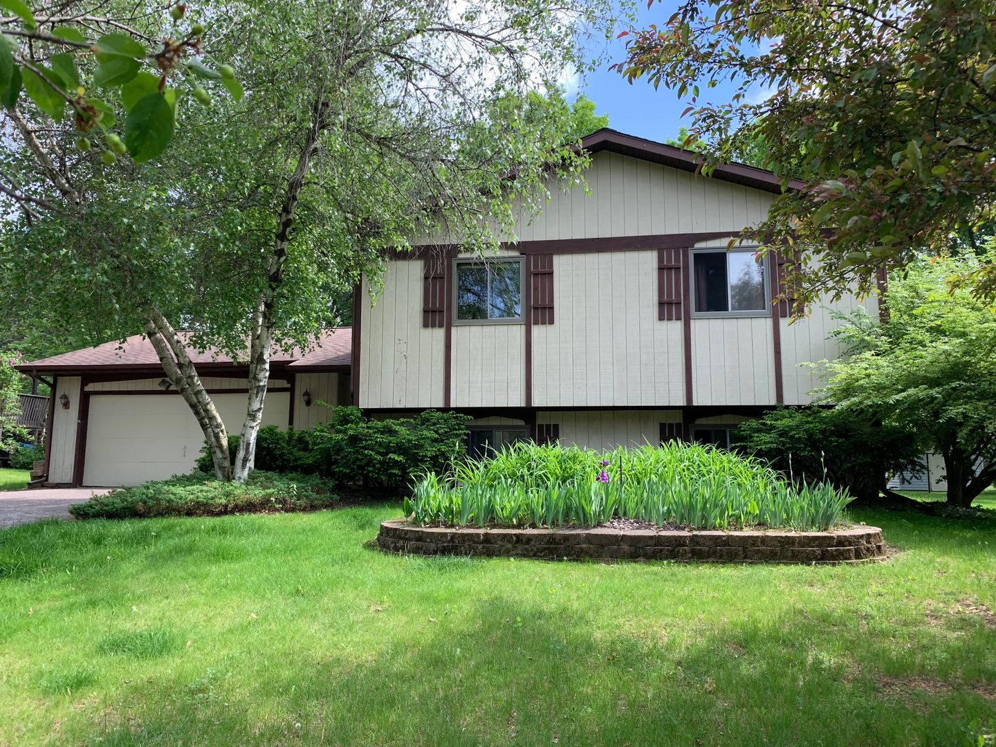 Eau Claire House: 3303 Eddy Lane
