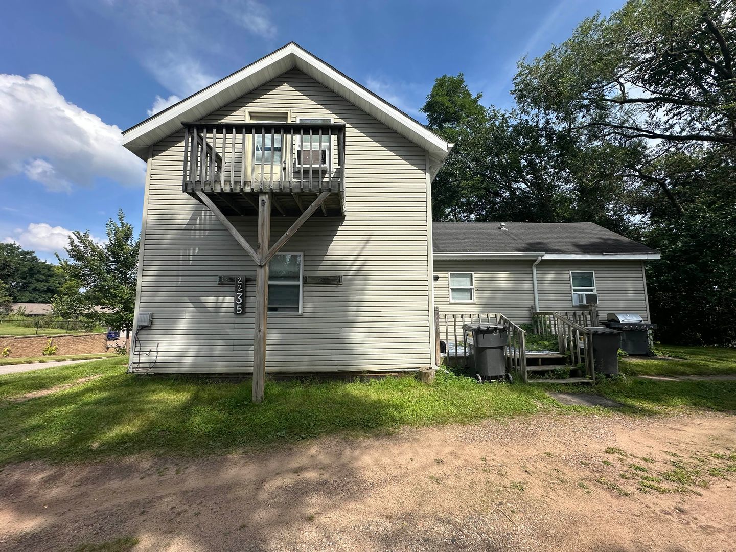 Eau Claire Apartment: 2235 4th St