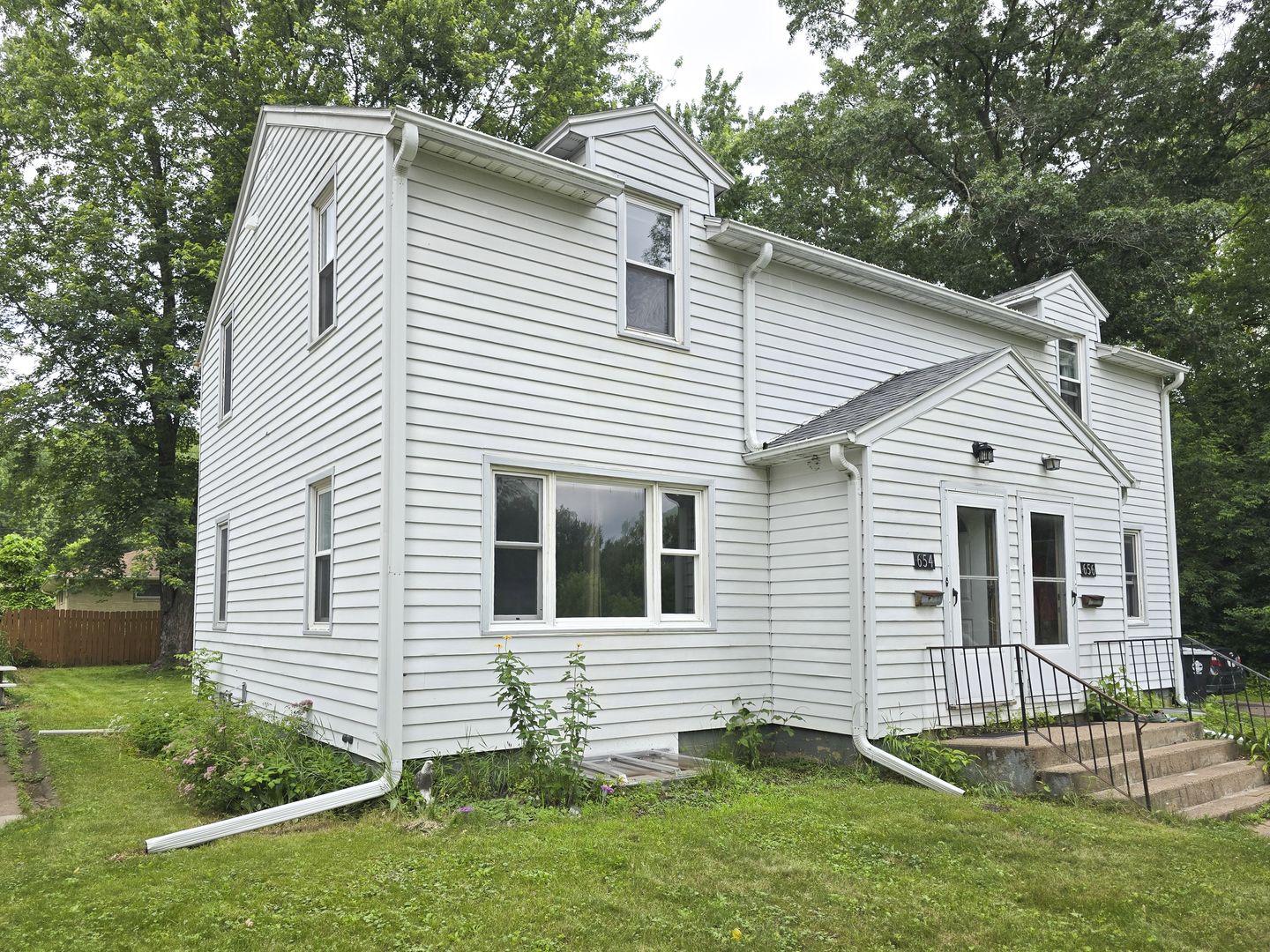 Eau Claire Apartment: 654/656 Ripley Ave