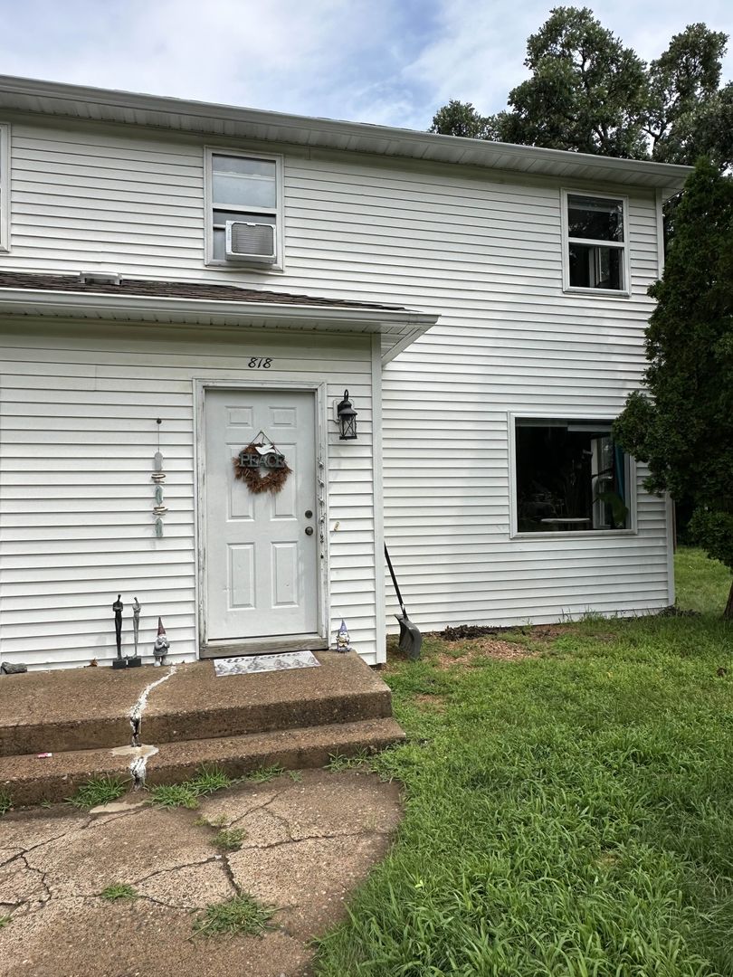 Eau Claire Apartment: 818/820 Platt Street