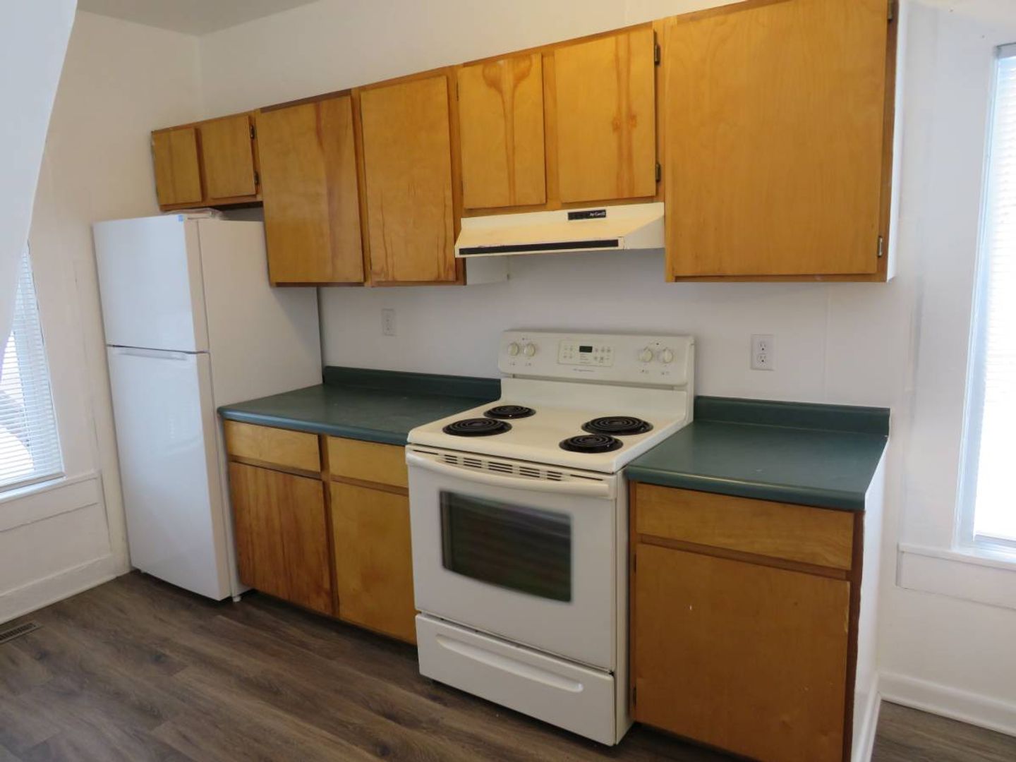 Eau Claire Apartment: 1832 Bellinger St