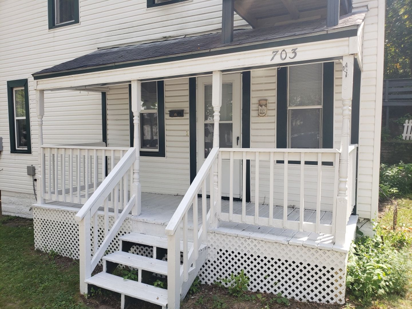 Eau Claire Apartment: 703 Jones St
