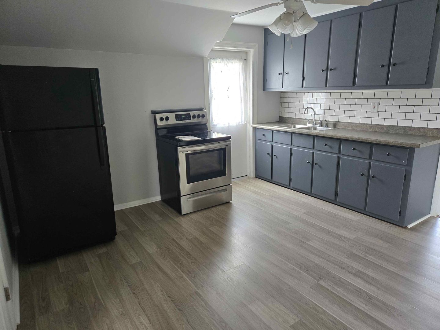 Eau Claire Apartment: 2042 Crescent Ave