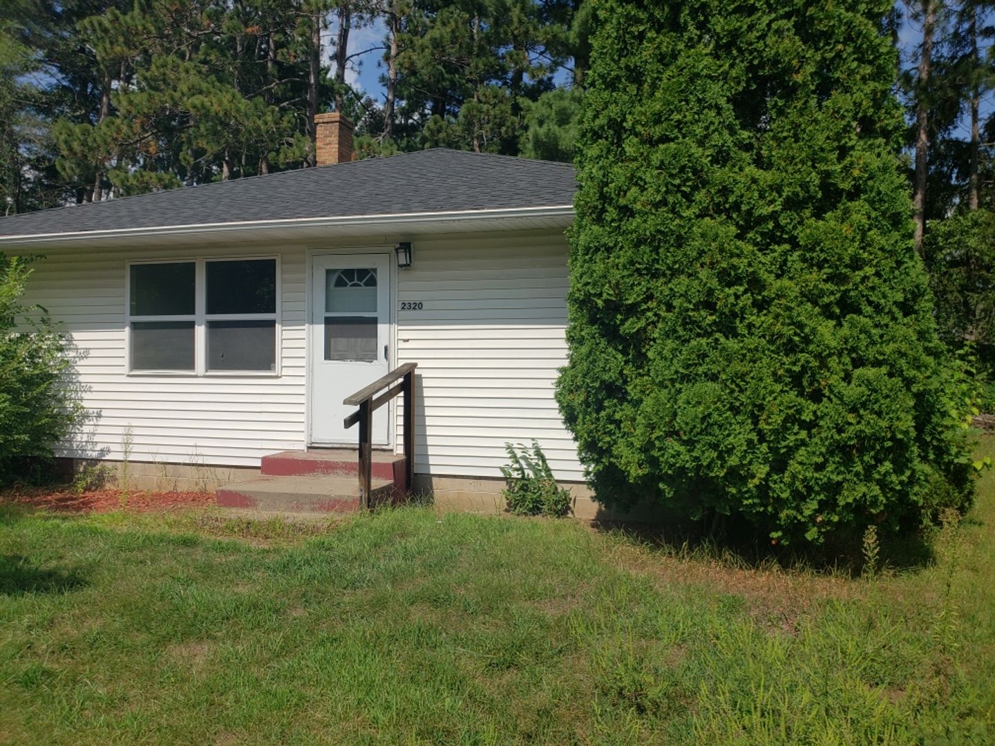 Eau Claire Apartment: 2320 & 2318 E. Lexington Blvd