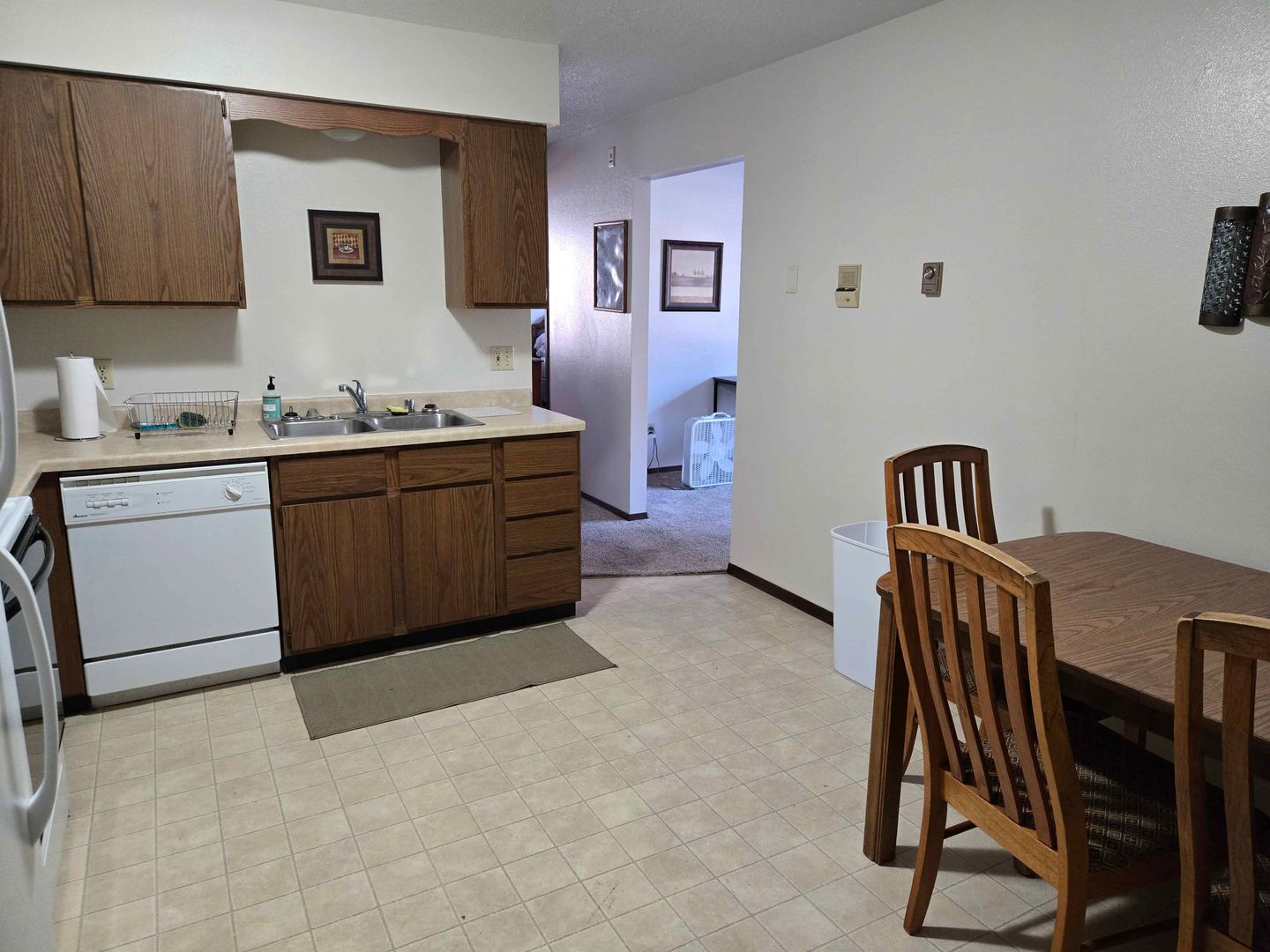 Eau Claire Apartment: 1832 6th Street