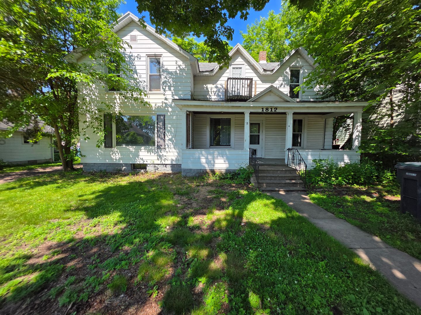 Eau Claire Apartment: 1812 Kendall St