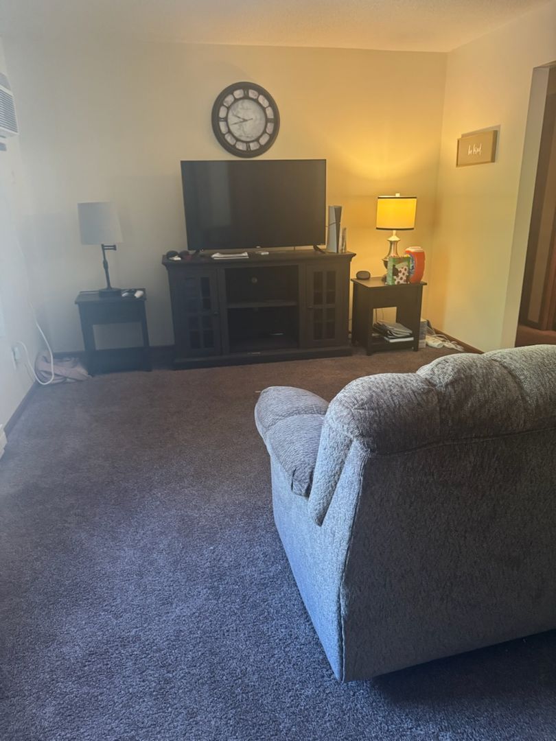 Eau Claire Apartment: 1832 6th Street