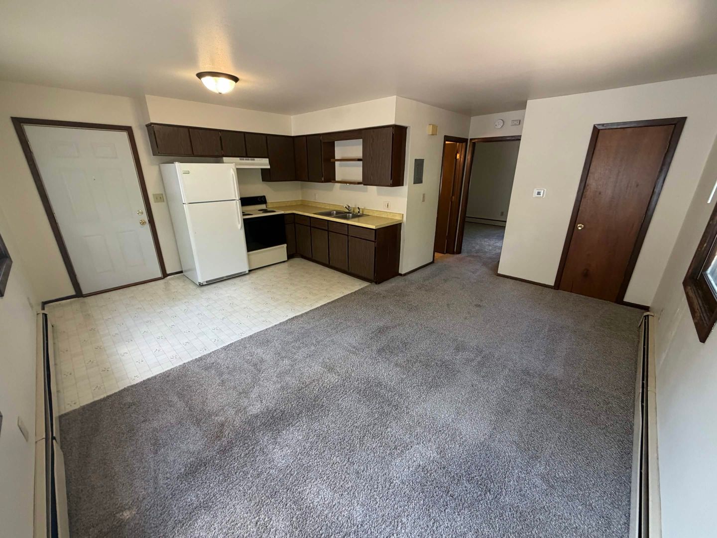 Eau Claire Apartment: 851 N Hastings Ave
