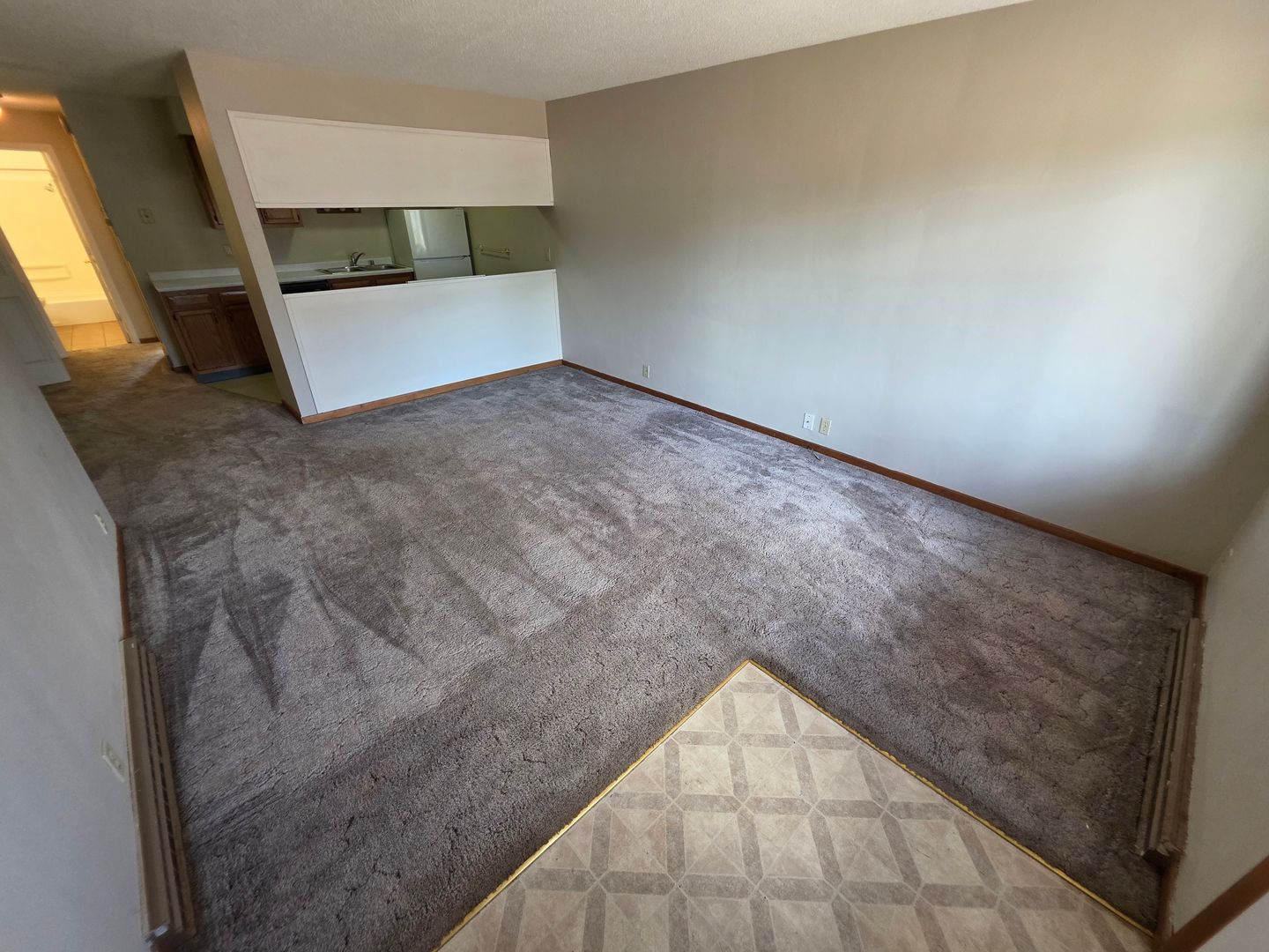 Eau Claire Apartment: 2805 Thomas Dr