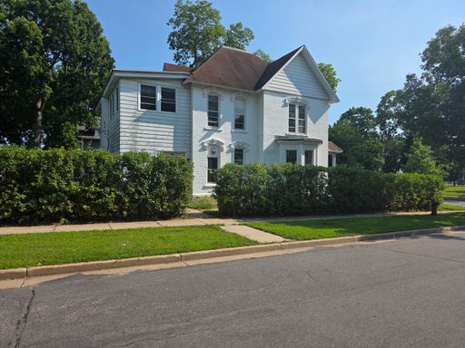$725| 1BD 1BA| 705 E Grand Ave | Available Now!