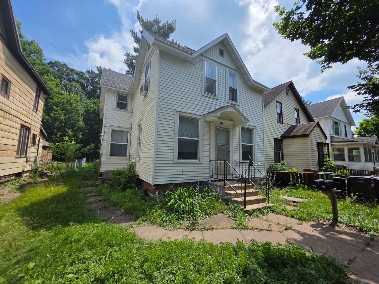 Eau Claire Apartment: 625 N Barstow St