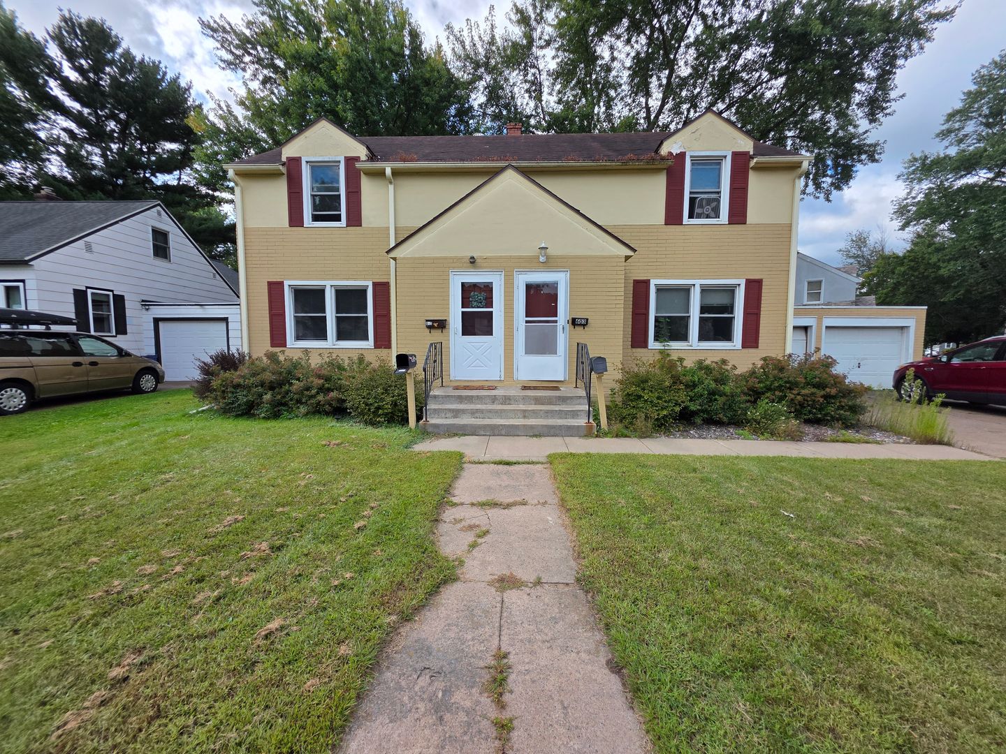 Eau Claire Apartment: 603-605 Ripley Ave