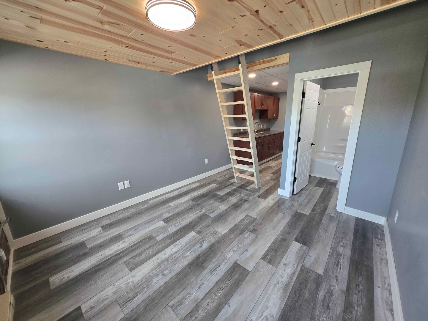 Bloomer Apartment: 1223 15th Ave