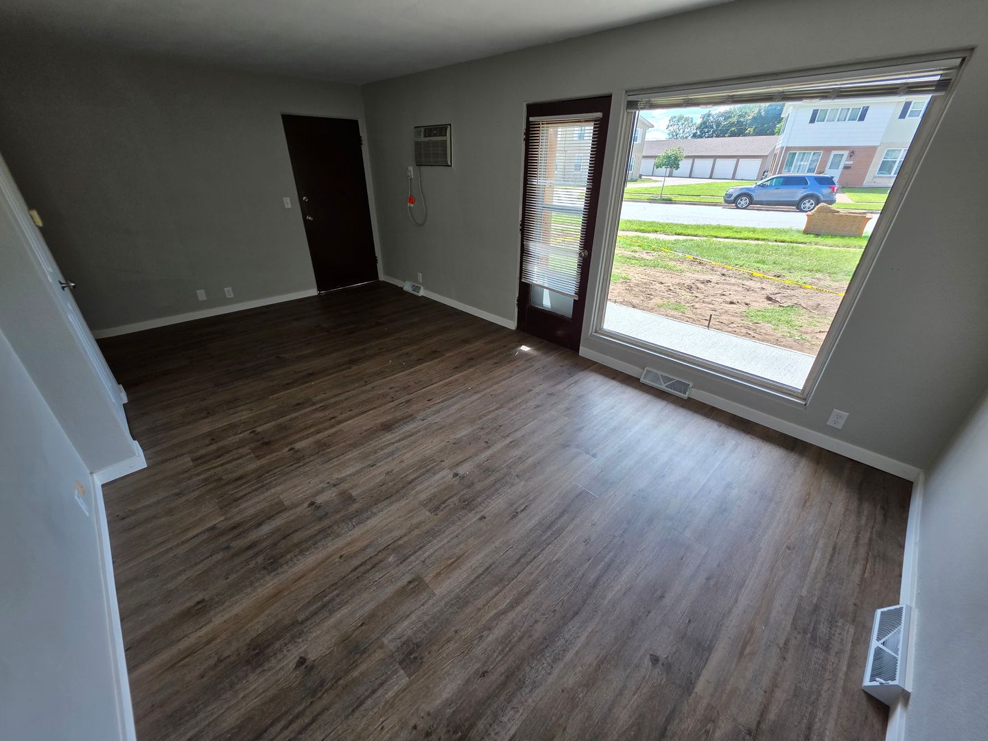 Eau Claire Apartment: 2805 Thomas Dr