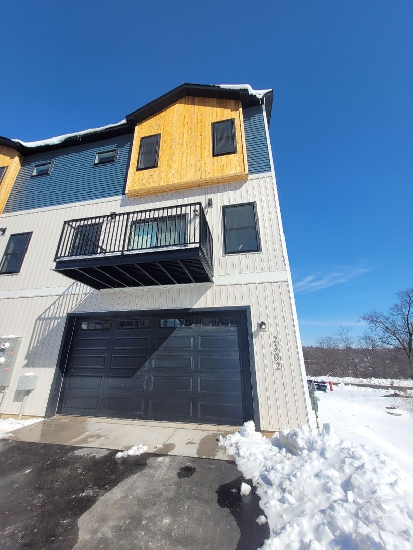 Eau Claire Apartment: 2302 1st