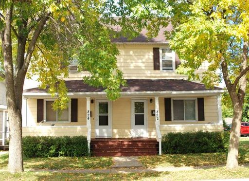 4 Bed 1 Bath Rental at 822 Menomonie St - 824, Eau Claire, WI – photo 1