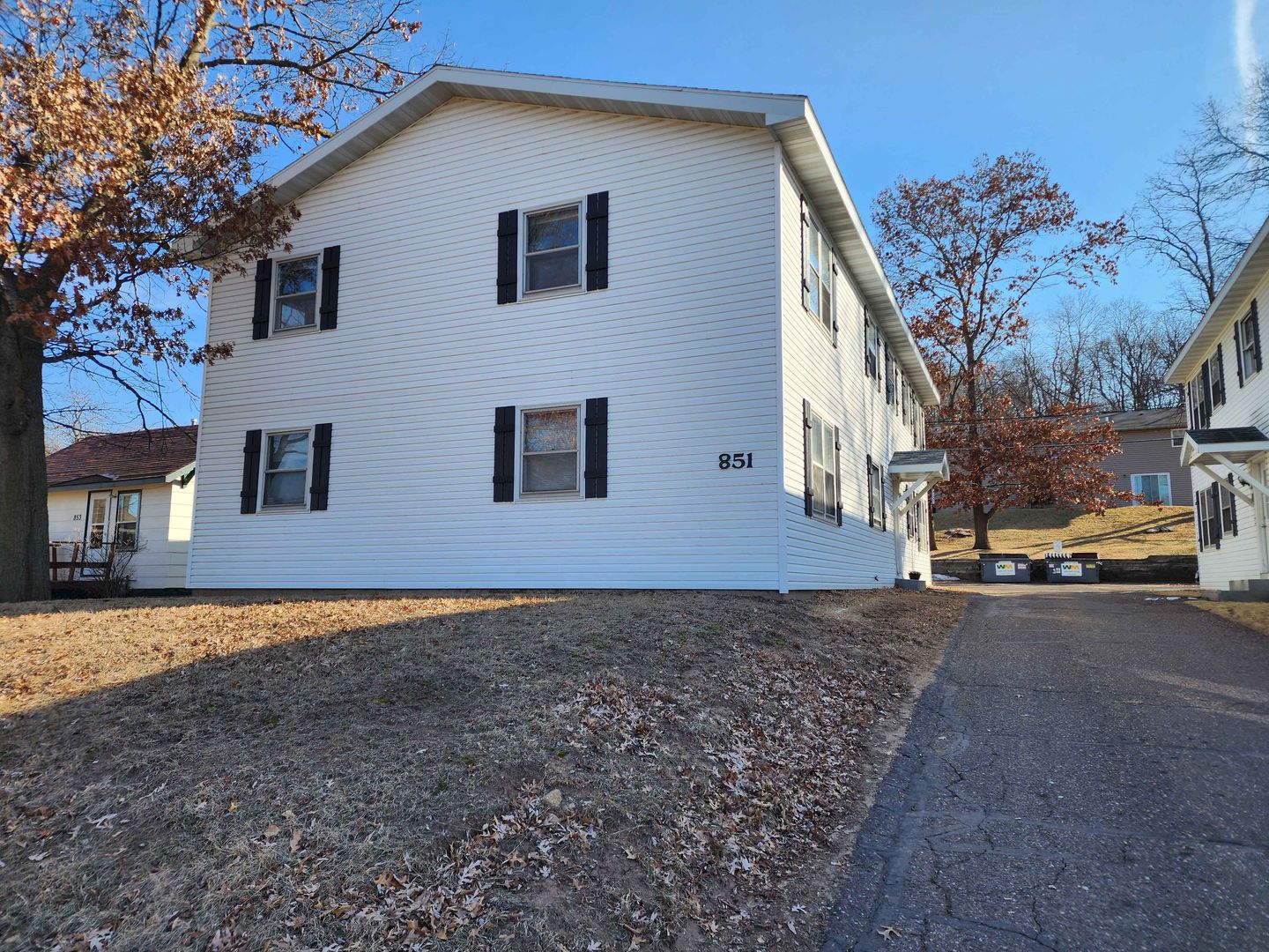 Eau Claire Apartment: 851 N Hastings Ave