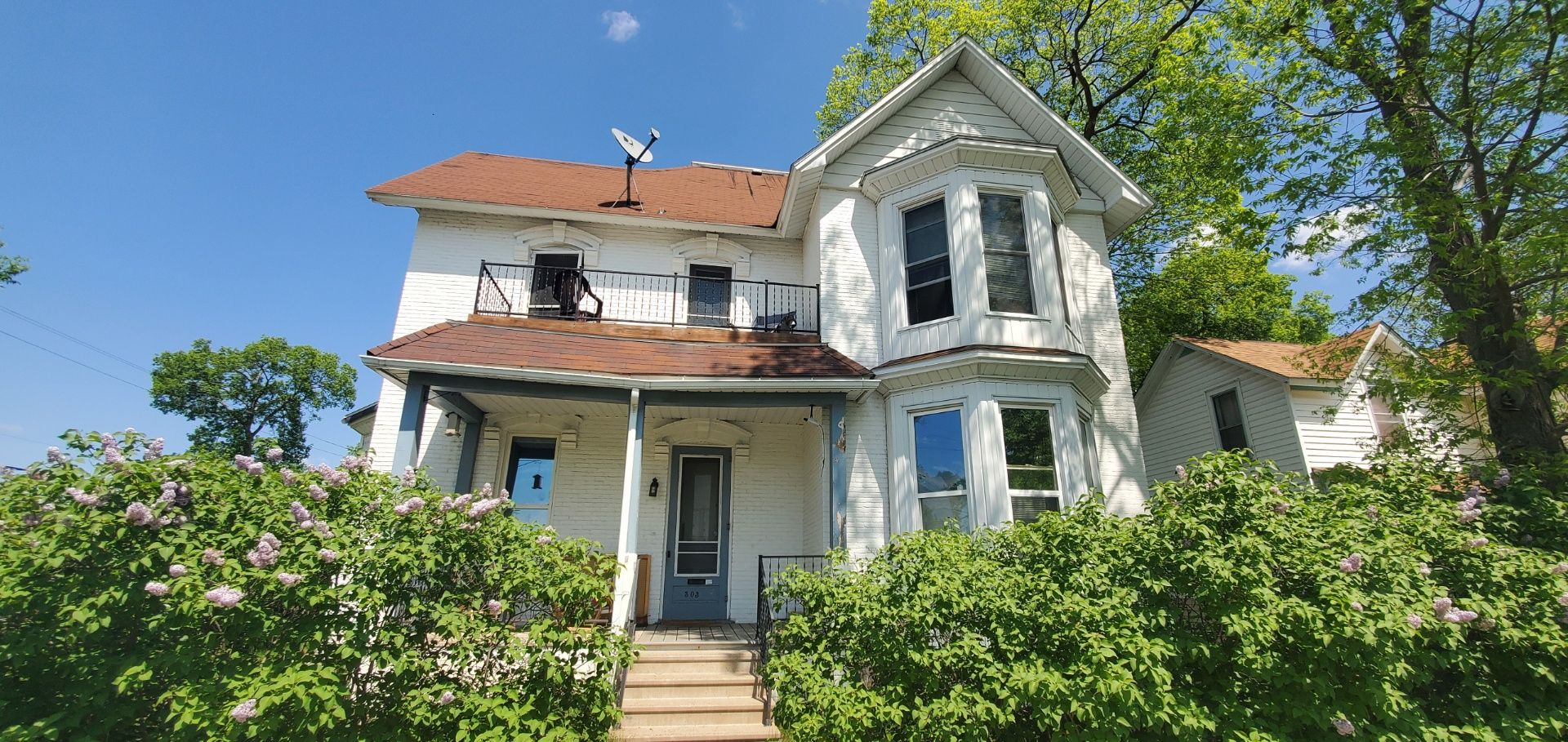 Eau Claire Apartment: 705 E Grand Ave