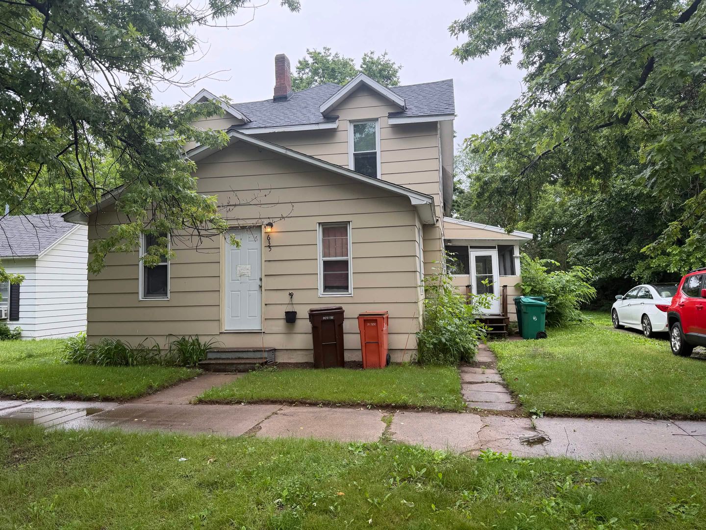 Eau Claire Apartment: 635 Franklin St