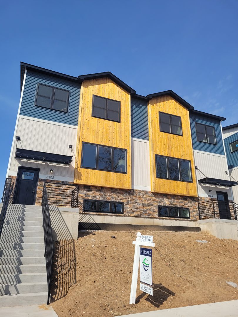 Eau Claire Apartment: 2302 1st