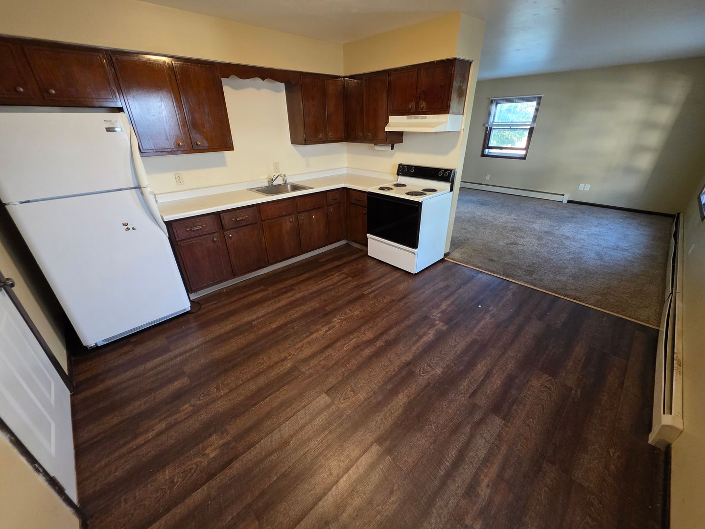 Eau Claire Apartment: 847 N Hastings Way