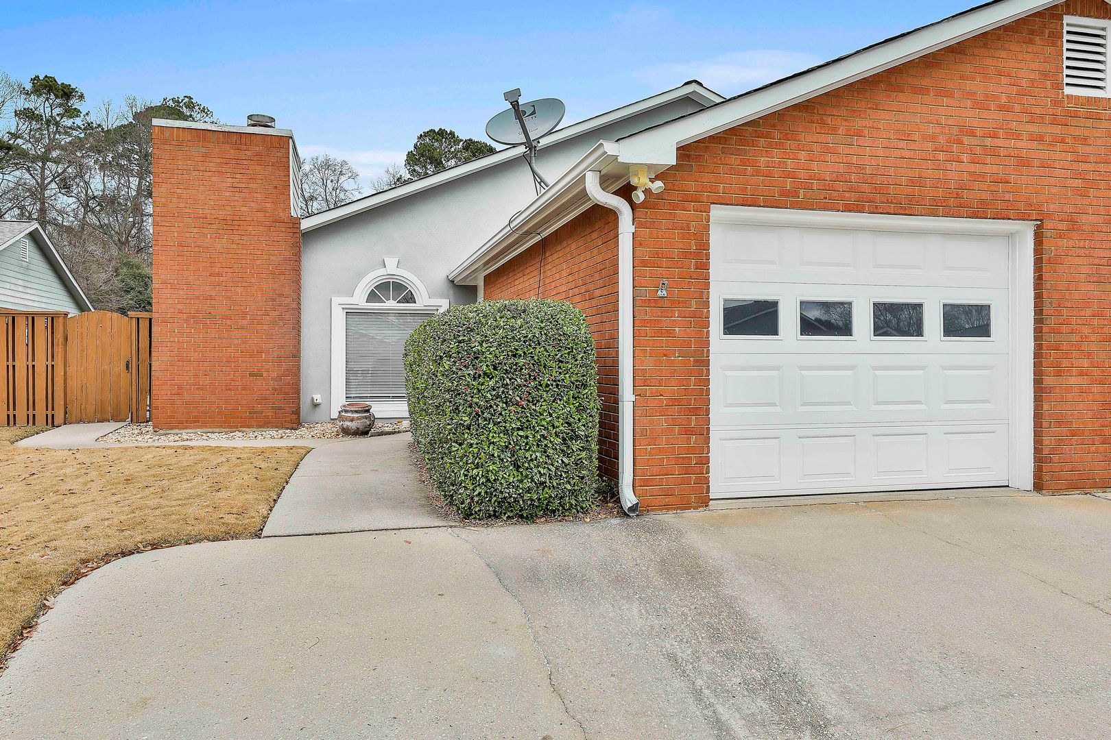 Fayetteville House: 120 Courtyard Lane