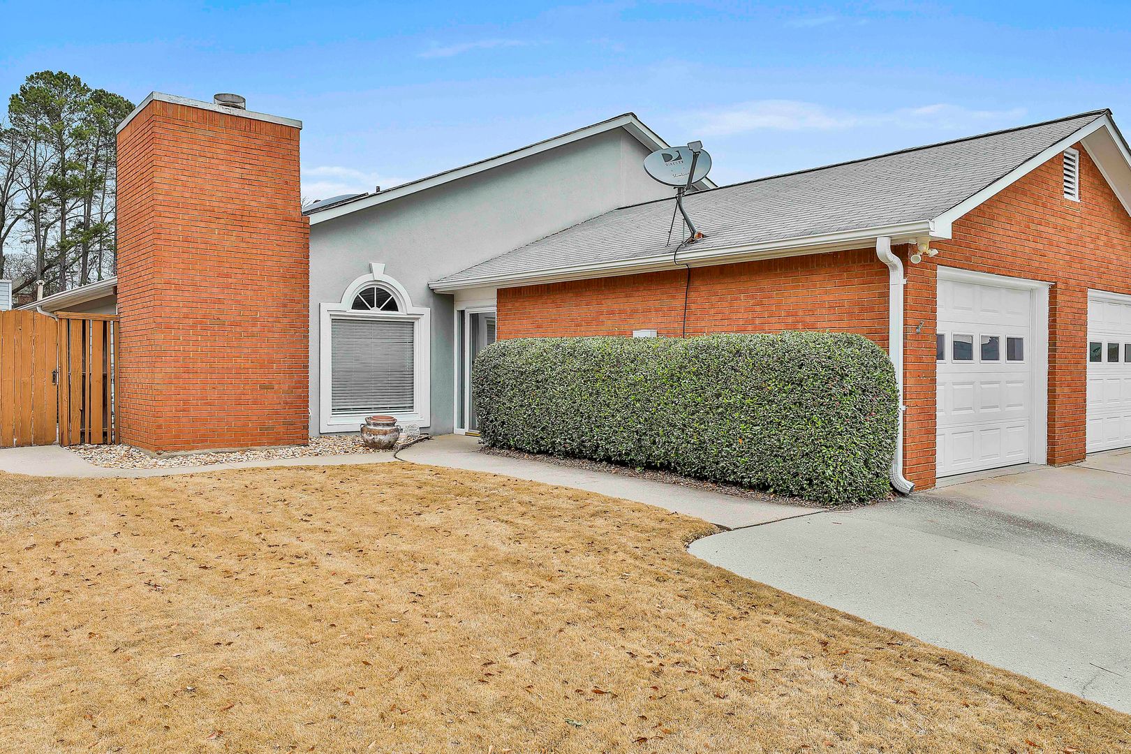 Fayetteville House: 215 Courtyard Lane