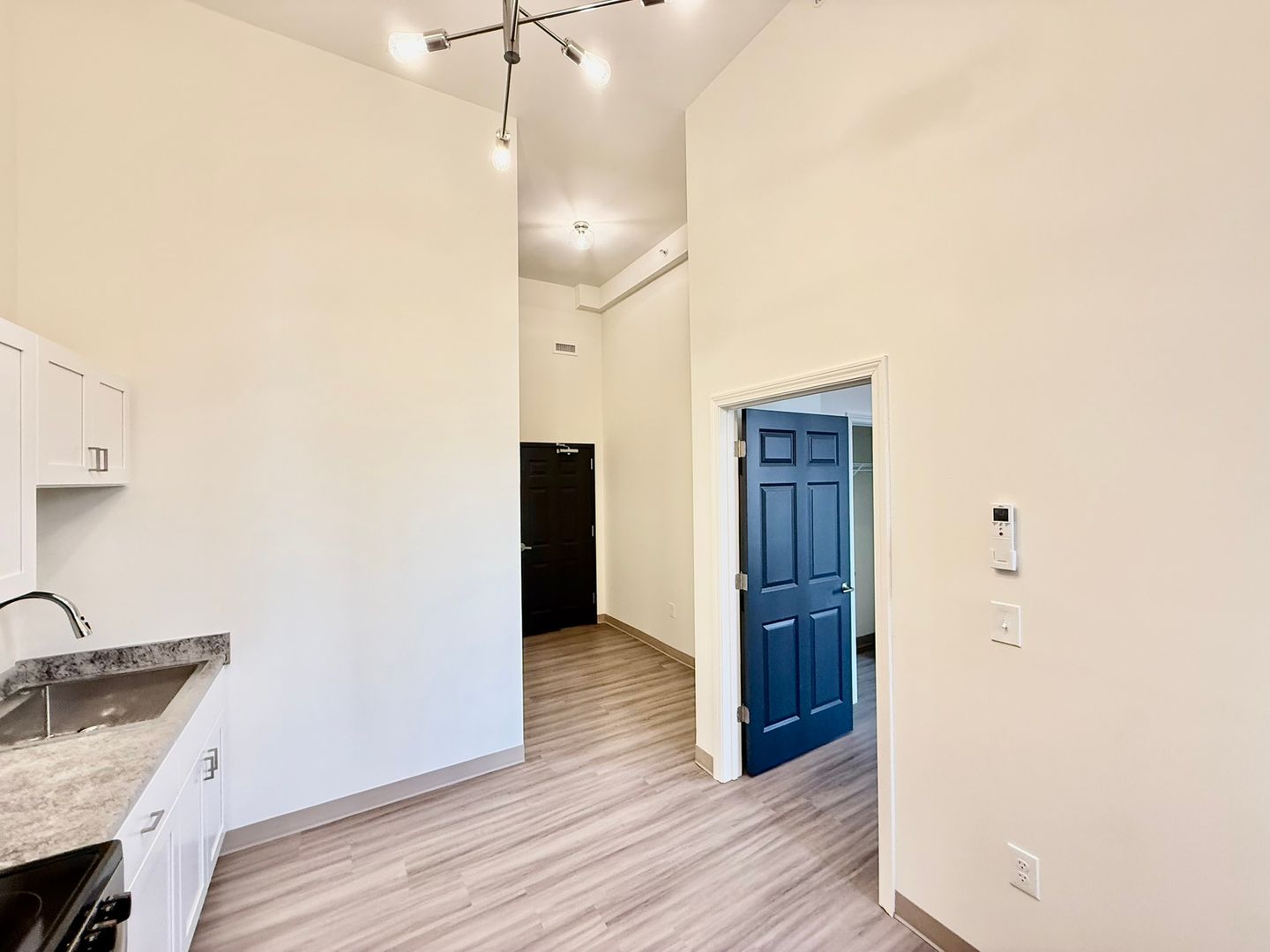 Manchester Apartment: 1138 Elm Street