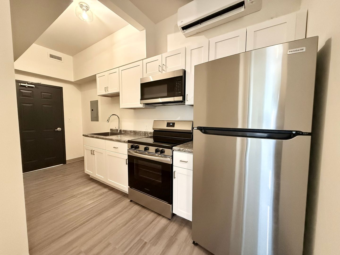 Manchester Apartment: 1138 Elm Street