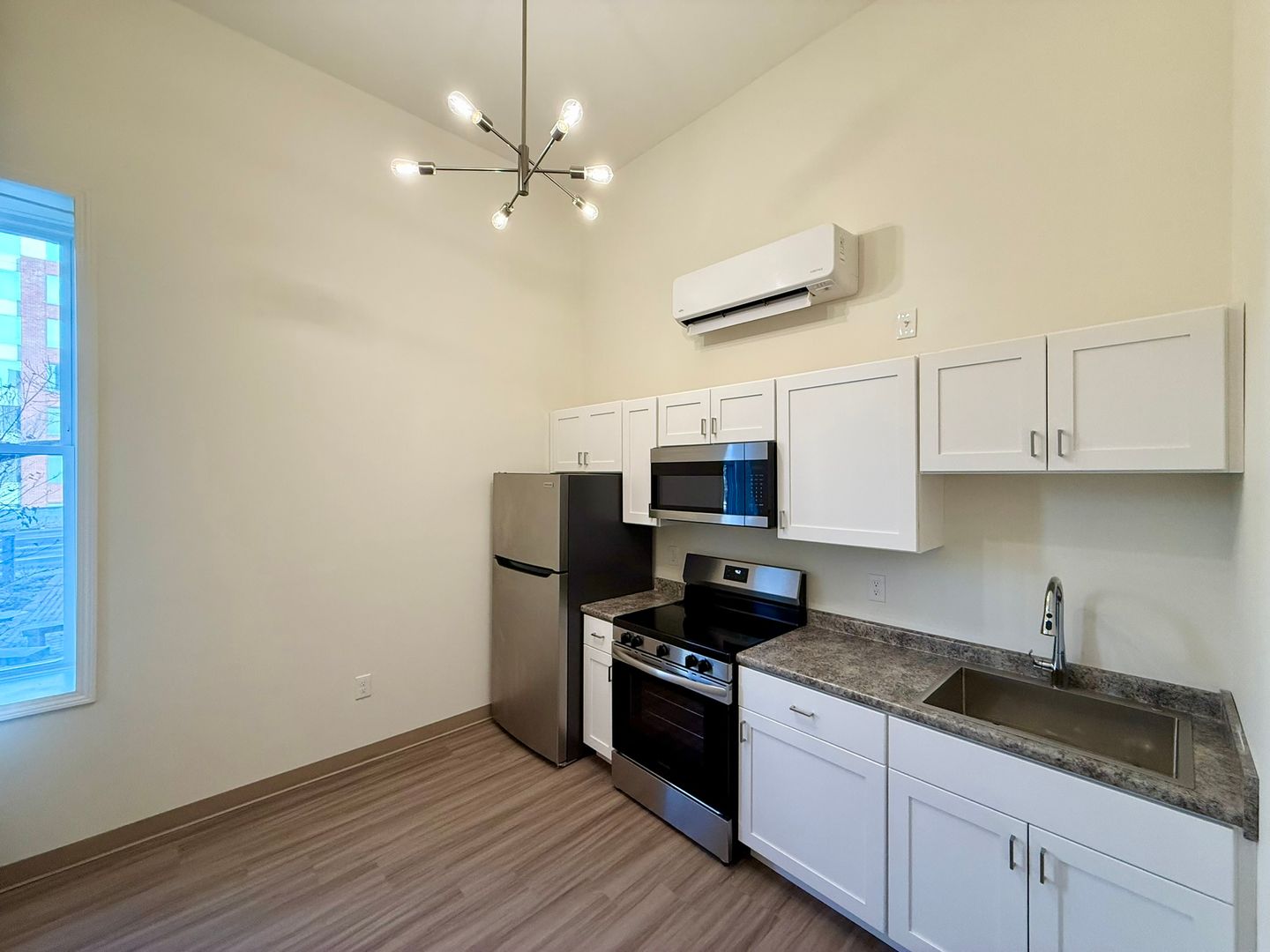 Manchester Apartment: 1138 Elm Street