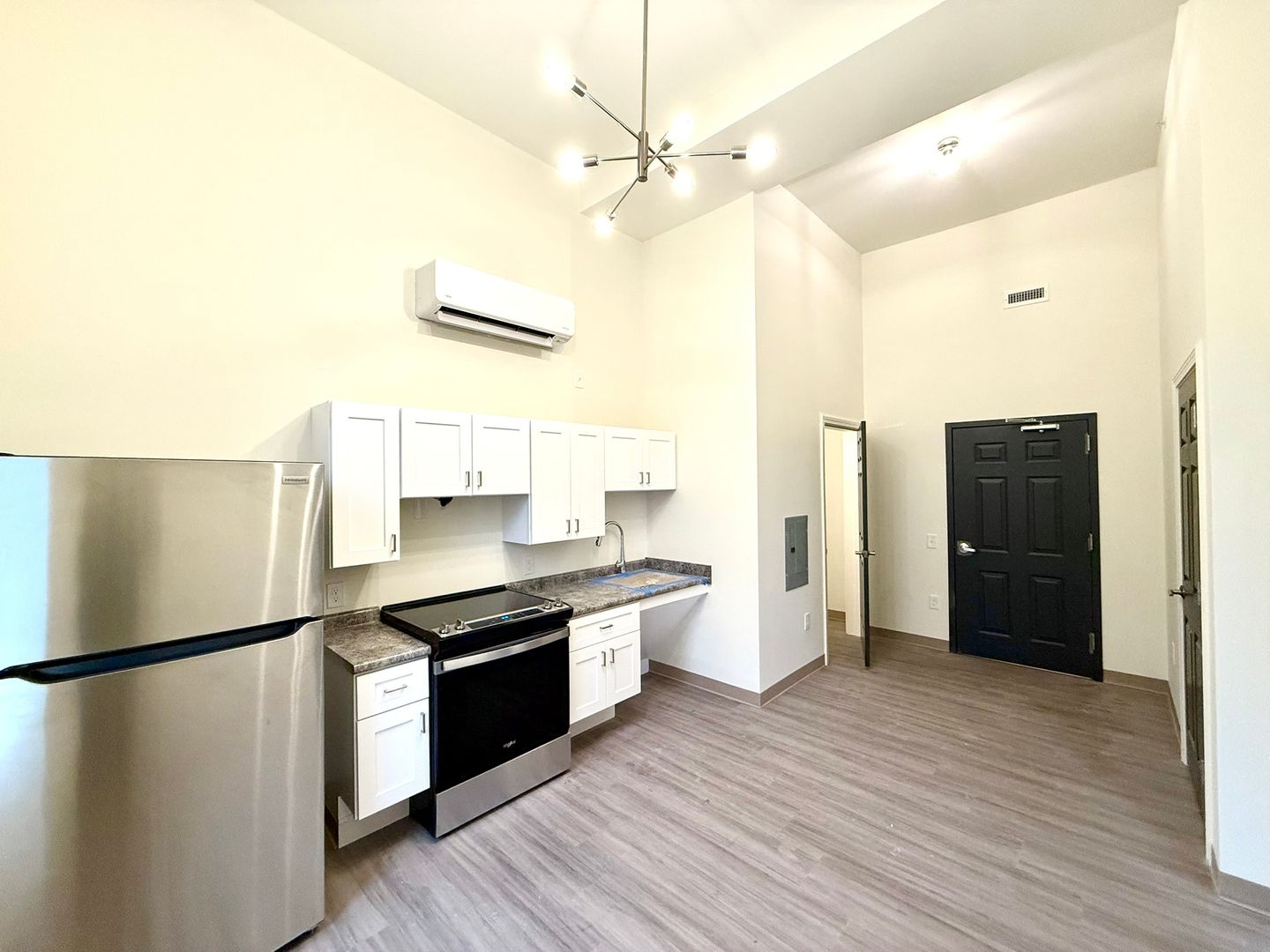 Manchester Apartment: 1138 Elm Street