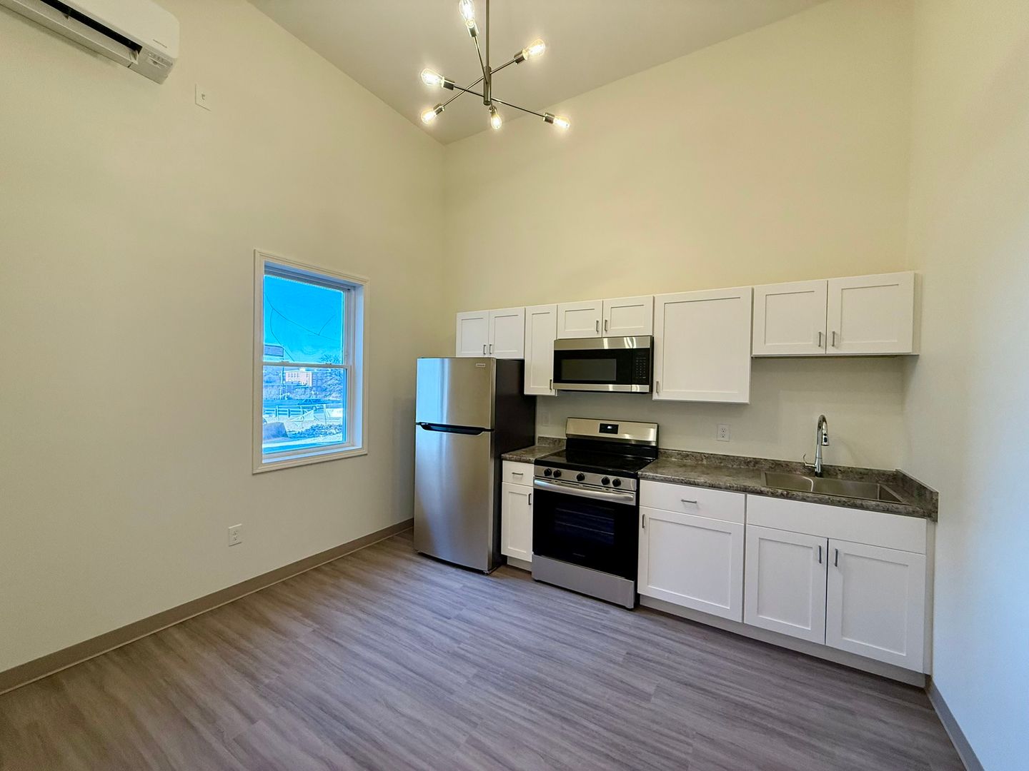 Manchester Apartment: 1138 Elm Street