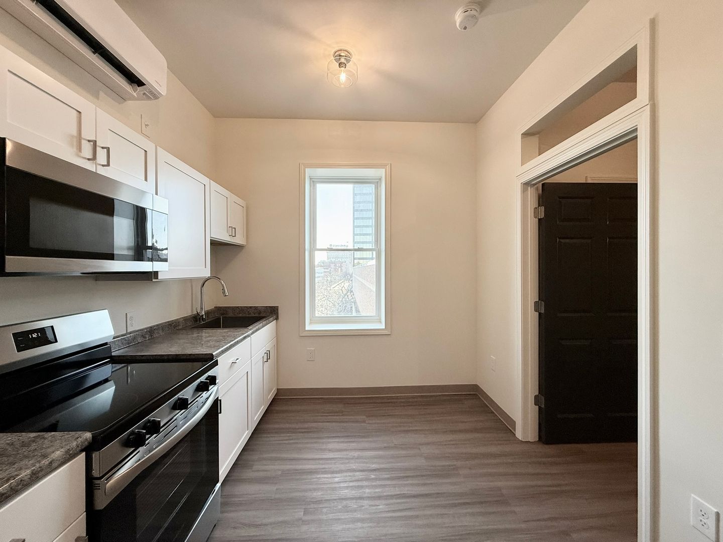 Manchester Apartment: 1138 Elm Street