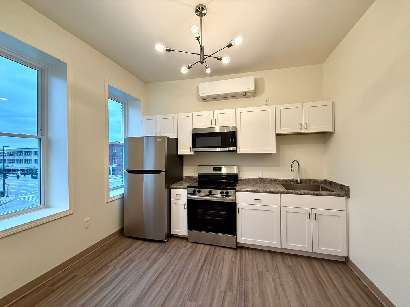 Manchester Apartment: 1138 Elm Street