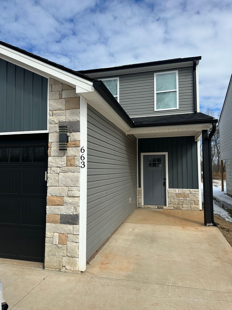 Wellford Apartment: Neighborhood Road