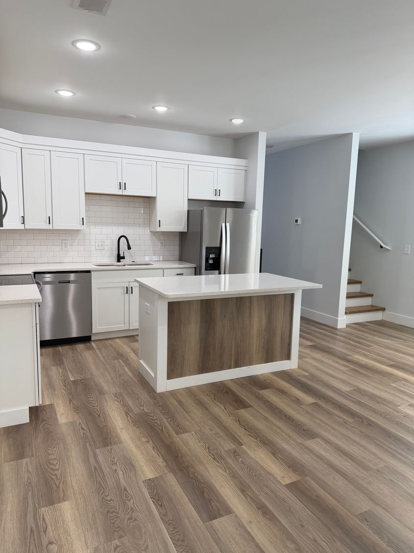 Wellford Apartment: Neighborhood Road