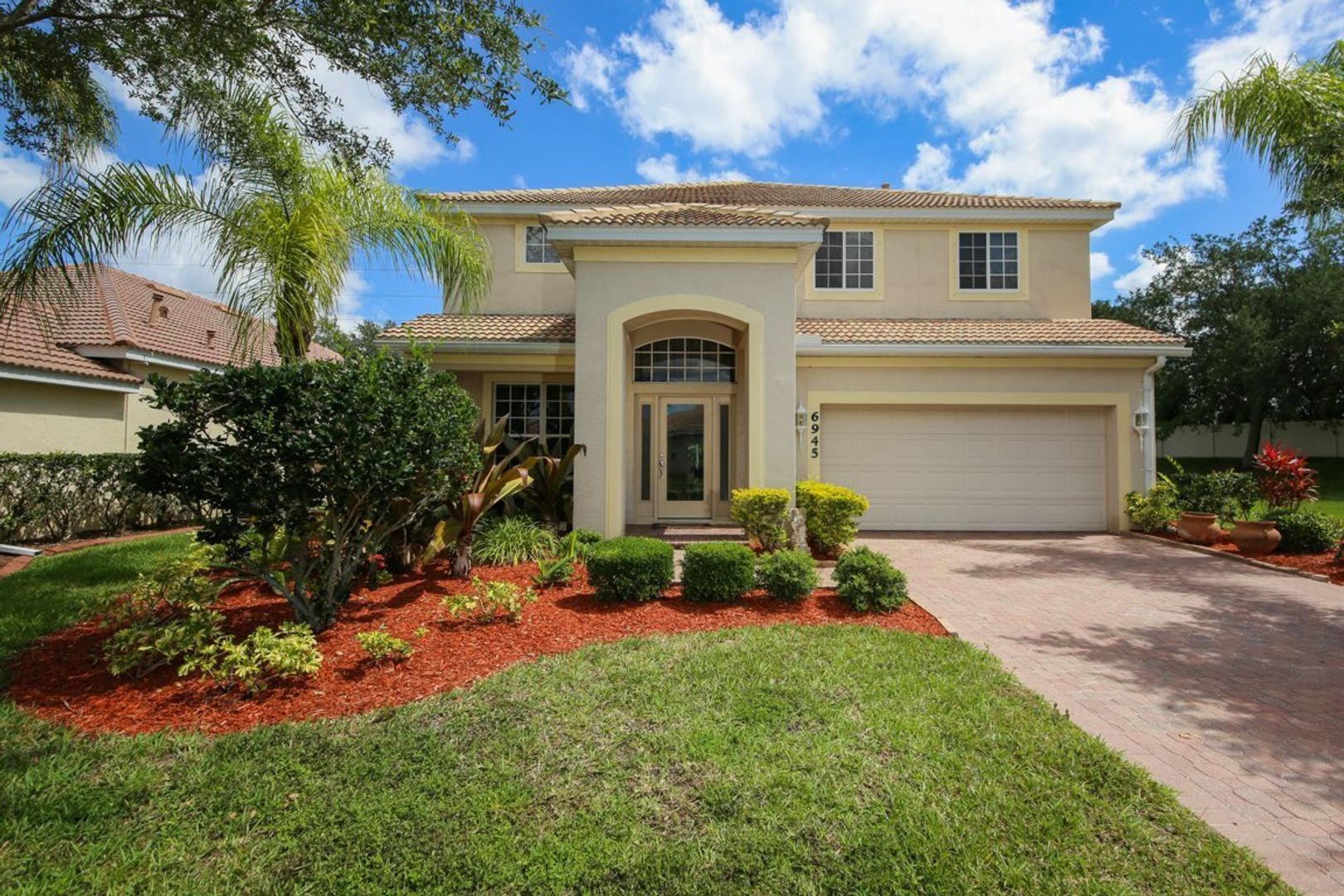 Bradenton House: 6945 74th Street Circle East
