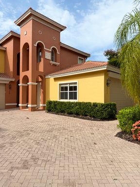 7060 San Lorenzo Ct, Unit 202 – photo 1