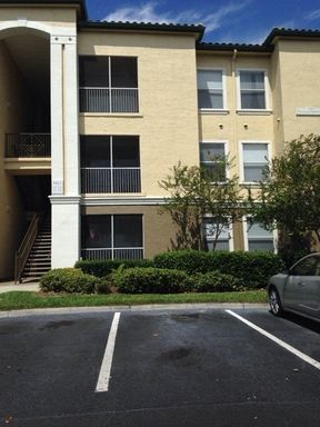 MOVE-IN SPECIAL! ½ OFF YOUR FIRST MONTH’S RENT! 1/1 Gated Allegro Palm – Resort-Style Amenities! – photo 1